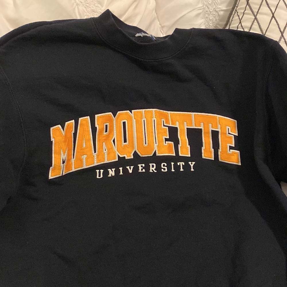 marquette university crew neck size small navy blue